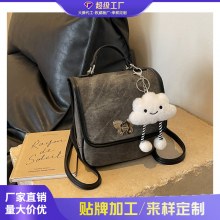 フランスのレディースバッグ 2024 秋の新作バックパックカジュアルハンドキャリー大容量多用途シンプルバックパック