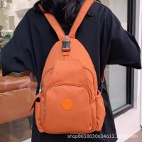韓国スタイルのナイロン布ファッショナブルな多用途バックパック女性のための 2024 新しいトレンディなシンプルなチェストバッグ女性のカジュアルな小さなバックパック