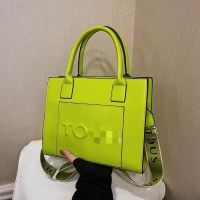 レディースバッグ、カジュアルな大容量ショルダーバッグ、ヨーロッパとアメリカのトートバッグ、個性的なファッショナブルなエンボス文字、雰囲気のあるレディースバッグ