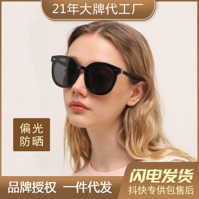 女性用の新しいスタイルの偏光日焼け止めサングラス、ハイエンド TR 品質の OEM 抗 UV 非GM サングラス