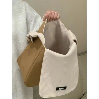 女性のための大容量カジュアルキャンバスコントラストワンショルダー脇の下バッグ2024新しいニッチ多用途両面クロスボディバッグ