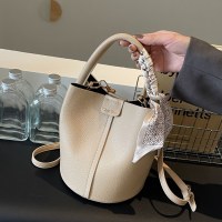 スモールバケットバッグ 2024 新スタイルのファッションシンプルな大容量ハンドバッグ母子バッグ人気の多用途ショルダークロスボディバッグ