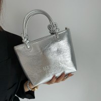 女性用の手持ちシルバーバッグ、新しいトレンディでファッショナブルな韓国の小さなトートバッグ、多用途のクロスボディ野菜バスケットバケットバッグ