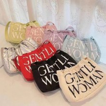 タイのトレンディなブランドレターキルティング脇の下バッグ女性のための 2024 新しいダウンコットンシュークリーム大容量巾着バッグ