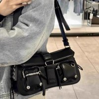 2024 新しいオートバイバッグ甘いクールホットガールバゲットバッグニッチショルダーバッグ多用途脇の下バッグ