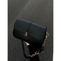 ハイエンドのテクスチャードバゲットバッグ 2024 新しいファッションライト高級脇の下チェーンバッグ多用途シングルショルダークロスボディバッグ女性のための