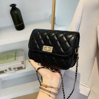 ソリッドカラーのチェーン小さなスクエアバッグ新しいトレンディなファッションショルダーバッグシンプルな西洋スタイルの女性のためのクロスボディバッグ