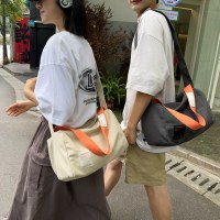 カジュアルショルダーバッグトーストバッグ 2024 新しい夏の枕バッグクロスボディ小さな正方形のバッグの女性のファッショントレンドキャンバスバッグ