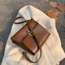 レトロな小さなバッグ女性のための 2024 秋と冬の新しいトレンディなファッション多用途 in クロスボディバッグインターネット 有名人 のテクスチャ小さな正方形のバッグ