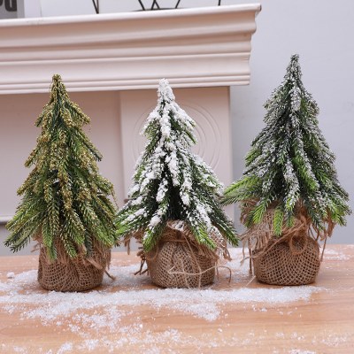 ミニクリスマスツリー群がる小さなクリスマスツリー卓上装飾小道具シーンレイアウト