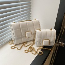 シンプルでファッショナブルな韓国 チェーン 脇の下バッグ 2024 春の新多用途 in クロスボディバッグ女性のための小さな正方形のバッグ