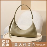 第一層牛革バゲットバッグ、ファッショナブルで高級なピローバッグ、大容量のシンプルなスタイルの通勤用レザー脇ショルダーバッグ