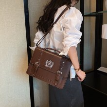新しいレトロポータブルバックパックカレッジスタイルの制服 pu バックパック大容量シングルショルダークロスボディスクエアバッグ