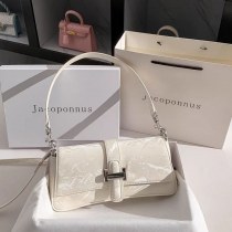 新しい中国バゲットバッグ女性のための 2024 新しいトレンディなデザイン通勤クロスボディショルダー脇の下バッグ