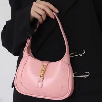 レトロホースビットミニフレンチ脇の下バッグ女性のための春夏の新しい質感のニッチサドルクロスボディバッグ