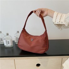 脇の下バッグ新しい韓国ジャカードレターショルダーバッグレトロエンボス加工フルラベル刺繍ファッションハンドバッグ