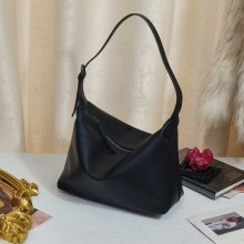 牛革脇袋、大小さまざまな用途に使えるショルダー通勤バッグ、女性用本革お団子バッグ