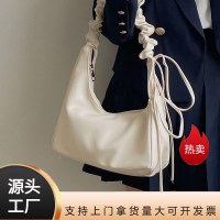 ニッチデザインバゲットバッグシングルショルダークロスボディプリーツクラウド脇バッグ2024春夏新スタイルハイエンド