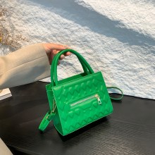 シンプルなカジュアルな小さなスクエアバッグ 2024 夏の新ファッション人格韓国スタイル西洋ショルダーバッグニッチクロスボディバッグ女性のための