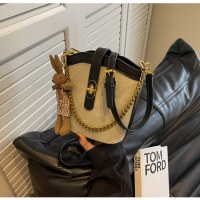 人気の秋のニッチレディースバッグライブブロードキャスト新しいトレンディなファッションシングルショルダーニッチデザインシンプルなクロスボディ通勤バケットバッグ