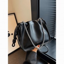 ニッチデザインバッグレディース2024年新作ファッショナブルなデザインプリーツショルダーバッグ多用途冬クロスボディバケットバッグ