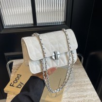 女性のためのファッショナブルなショルダーチェーンバッグ 2024 新しいクロスボディ小さなスクエアバッグニッチ高見え菱形通勤脇バッグ