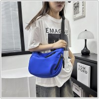 男性と女性向けのトレンディでパーソナライズされたナイロンダンプリングバッグ、シングルショルダークロスボディトートバッグ、大容量、多用途、女性用カジュアルスポーツショルダーバッグ