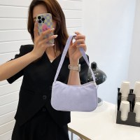 女性のためのソリッドカラーの小さなバッグ 2024 新しいファッショントレンディなワンショルダーコーデュロイカジュアル多用途ハンドバッグ脇の下の小さなバッグ