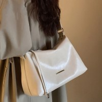 多用途でファッショナブルなデザインのトートバッグ 2024 春夏新作 通勤バッグ レディース ショルダー クロスボディバッグ