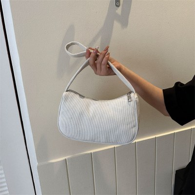 無地のシンプルなファッション脇の下バッグ女性の春夏の人気のシングルショルダークロスボディバッグ小さな正方形のバッグ女性のバッグ