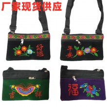高齢者向けの湖南省の刺繍入りショルダークロスボディバッグ、観光地の露店で走る女性向けの小さな正方形の刺繍入りウエストバッグ