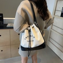 大学生のためのファッションハイエンドの新しいスタイルのバックパック、ガールフレンドのための大容量バッグ、毎日の旅行用バックパックへのギフト