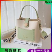 バッグ レディース クロスボディ スモール ショルダーバッグ 新しいトレンディなファッション ニッチ 大容量 ファッション ポータブル ショルダー クロスボディバッグ バケットバッグ