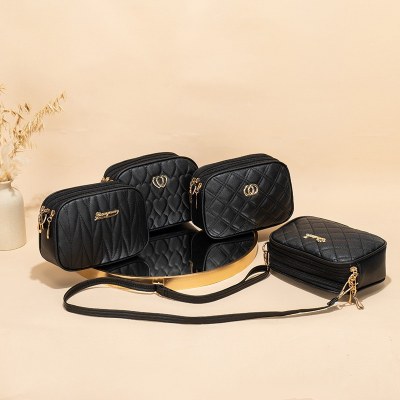 大容量 3 ジッパー クロスボディバッグ 2024 新しいファッションシンプルな V 字型菱形ハート型刺繍モノクロ カメラ バッグ