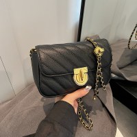 新しいチェーンバッグ女性のための韓国スタイルのファッショナブルなショルダークロスボディ小さなスクエアバッグ秋と冬の小さなフレグランススタイルインターネットセレブ気質の女性のバッグ