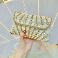 新しい手作りのパール脇の下バッグ、バンケットラインストーンの小さな正方形バッグ、クラッチバッグ、ワンショルダークロスボディイブニングバッグ