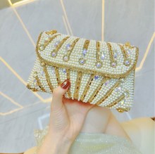 新しい手作りのパール脇の下バッグ、バンケットラインストーンの小さな正方形バッグ、クラッチバッグ、ワンショルダークロスボディイブニングバッグ