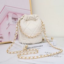 本革 バケツバッグ小さなバッグ小さなフレグランススタイルゴールドボールチェーンハイエンドレディースダイヤモンドウエストチェーン新しい牛革クロスボディバッグ