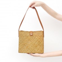 手編みの脇の下バッグ、ストローバゲットバッグ、ニッチな大容量多用途レトロショルダーバッグ、女性用のファッショナブルなハンドバッグ