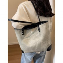 ファッショナブルなカジュアル大容量トートバッグ女性用新しい 2024 ラージバッグデザインニッチ通勤バッグトレンディなショルダーバッグ