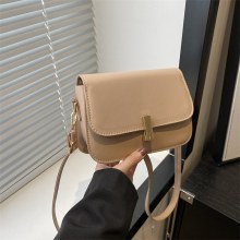 レトロ通勤テクスチャードロックバックルシングルショルダークロスボディバッグ女性のための 2024 春の新多用途イン気質小さな正方形のバッグ