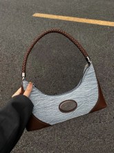 デニムバッグレディース 2024 新しいトレンディなファッション中古脇の下バッグニッチテクスチャワンショルダーポータブルバゲットバッグ