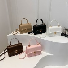 女性のためのハイエンドの西洋スタイルの小さなバッグ 2024 夏の新作人気の多用途クロスボディバッグファッション超ホット小さなスクエアバッグ