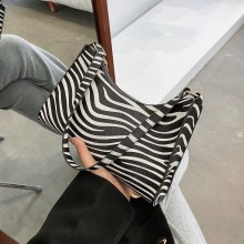 新しいトレンディでファッショナブルなレディースバッグ、雰囲気のあるショルダーバッグ、牛柄の脇の下バッグ、外国風のヒョウ柄ハンドバッグ