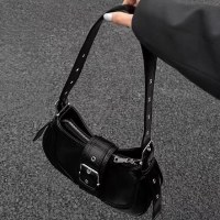 サドルバッグ 2024 新しいスタイルのシンプルな中年脇の下バッグショルダーバッグハイエンドの質感の女性のためのクロスボディバッグ
