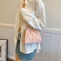 ニッチファッションプリーツチェーンバッグ女性の夏の新しい韓国スタイル多目的バケットバッグ新しい中国スタイルのショルダークロスボディバッグ