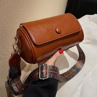2024春と夏の新しいレトロ小さなバッグ女性バッグニッチワイルドワイド - バンドショルダーバッグメッセンジャーバッグ爆発円筒バッグ