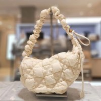 レディースバッグ、団子バッグ、カジュアルな大容量ダウンショルダークロスボディパフバッグ、ニッチで多用途なプリーツクラウドバッグ