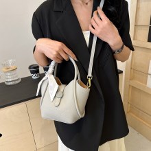 ヨーロッパと韓国のファッショナブルな個性シンプルな大容量バケットバッグ2024夏の新しい気質多用途の女性のショルダーバッグ
