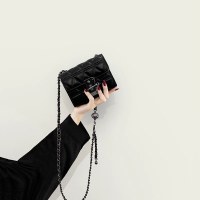 ハイエンドの小さなバッグ女性のための夏 2024 新しいニッチ口紅バッグレトロクロスボディバッグミニチェーンバッグ
